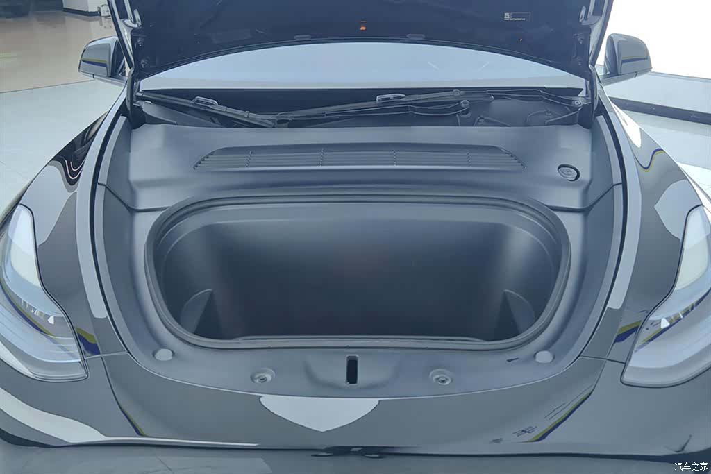 Tesla Model Y, 2023 10