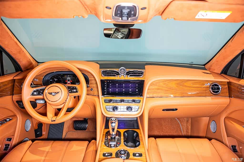 Bentley Bentayga, 2023 9