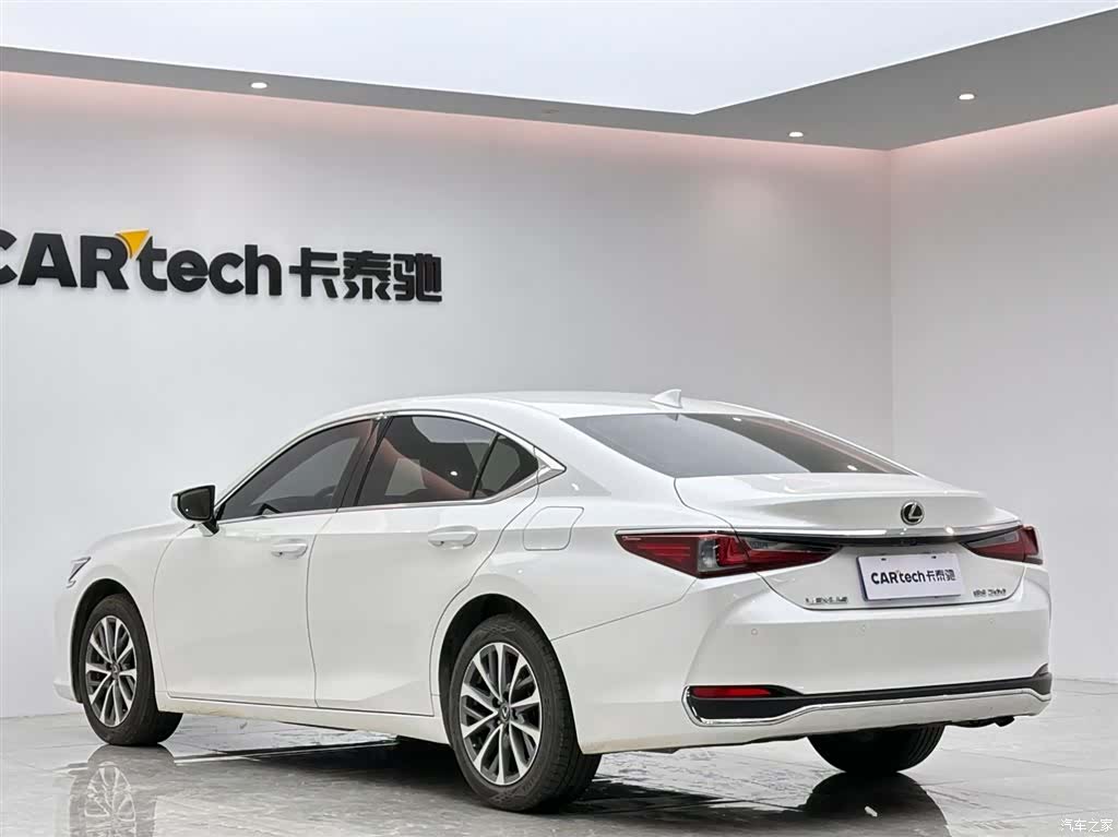 Lexus ES, 2024 3