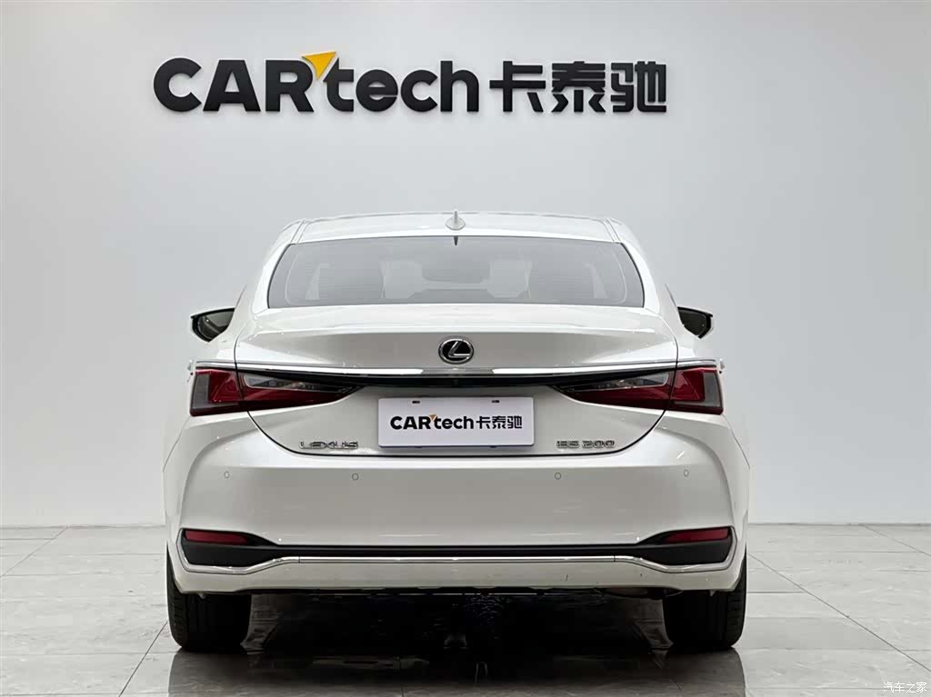 Lexus ES, 2024 4