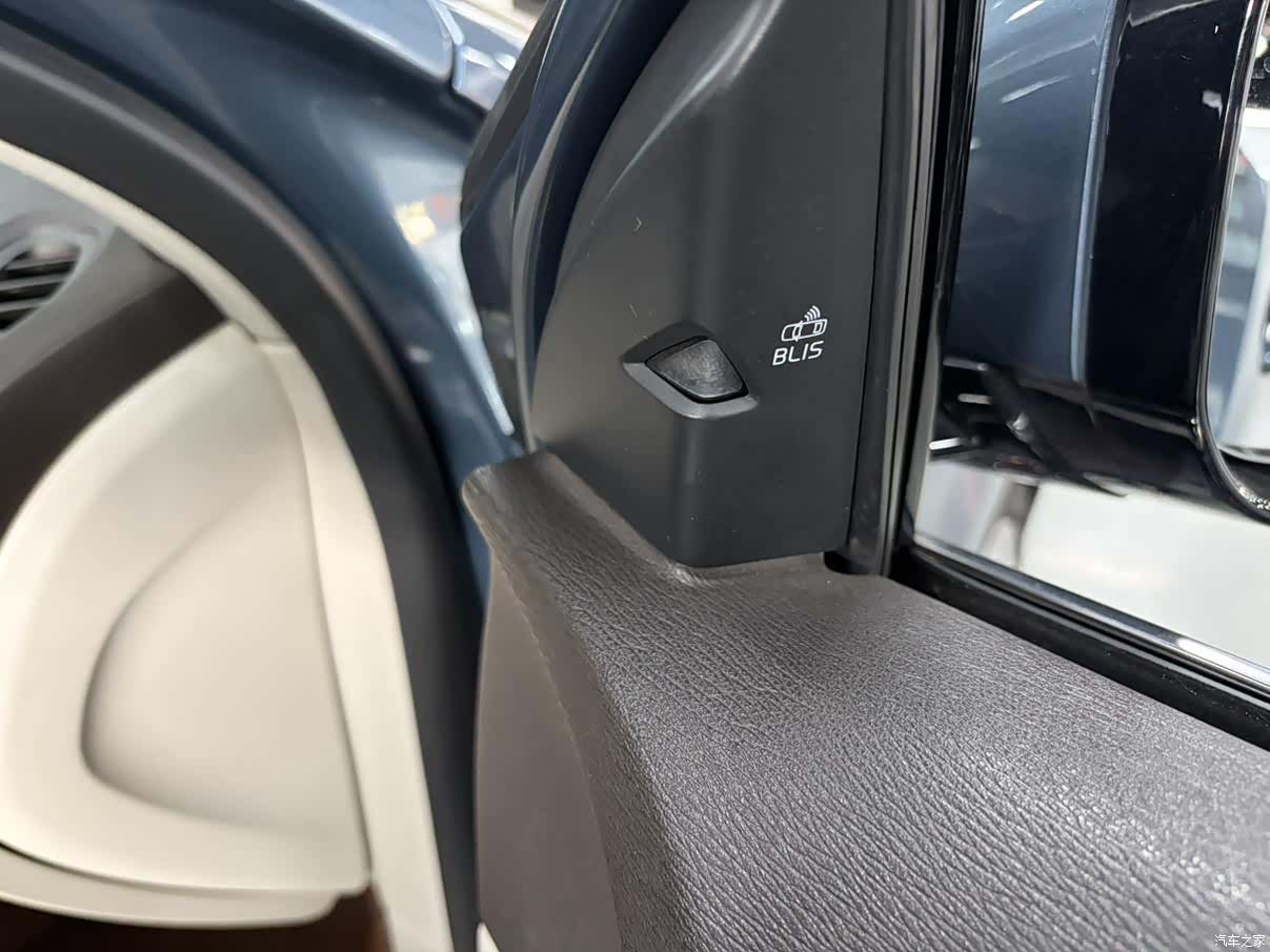 Volvo V40, 2014 6