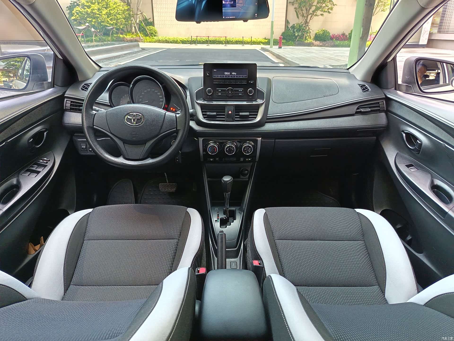 Toyota YARiS L, 2019 9