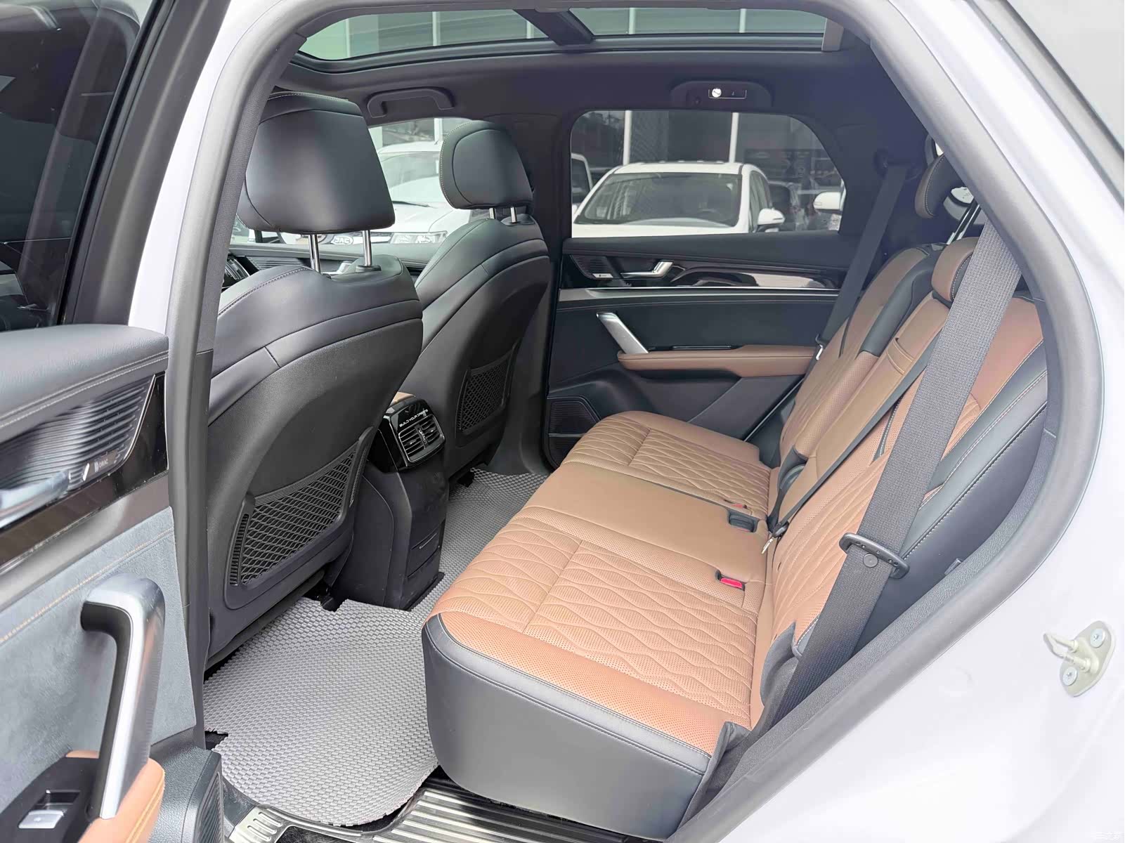 BYD Tang, 2022 все фото