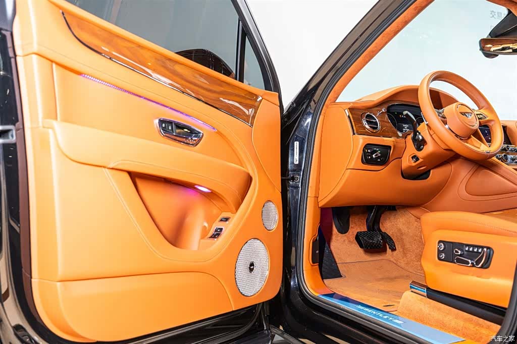 Bentley Bentayga, 2023 6