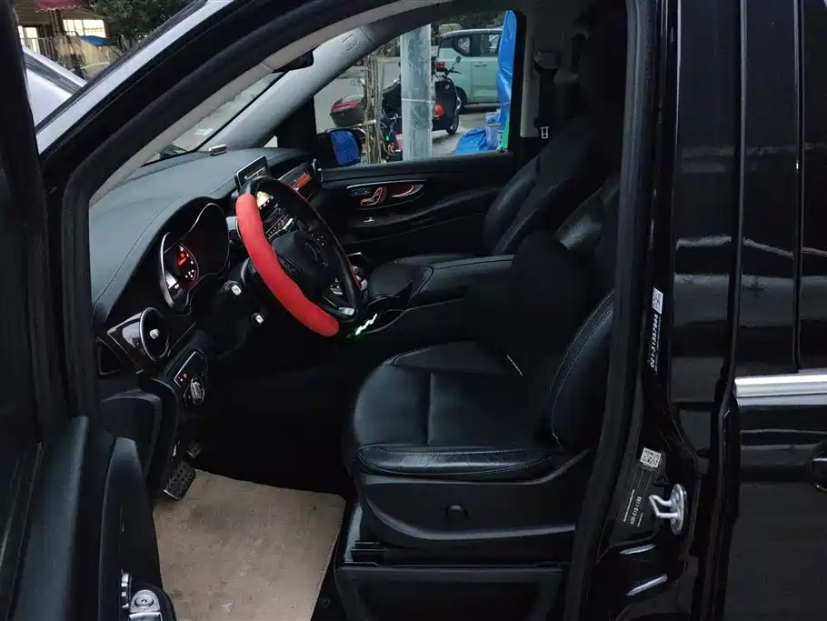 Mercedes-Benz V-class