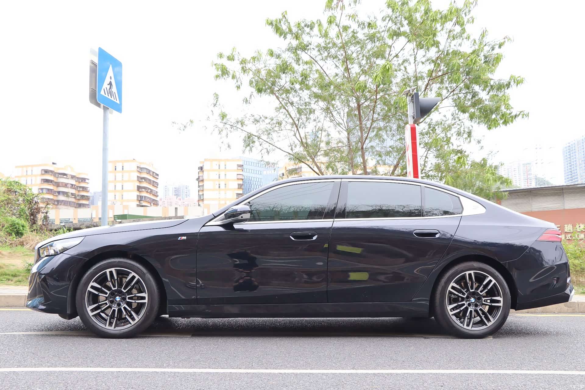 BMW 5 Series, 2025 7