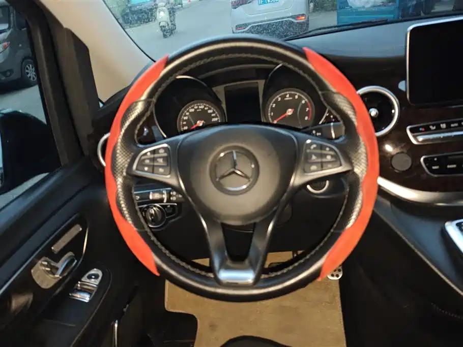 Mercedes-Benz V-class