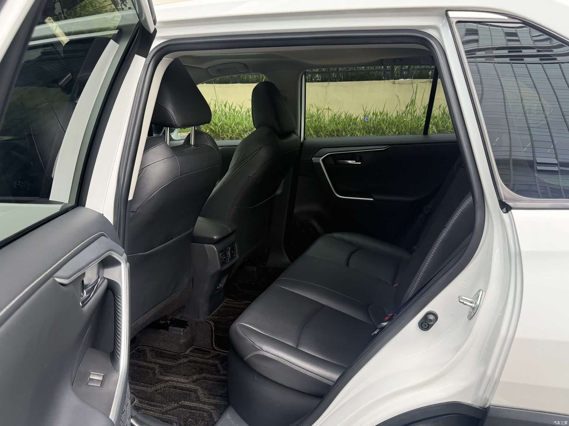 Toyota RAV4, 2022 15