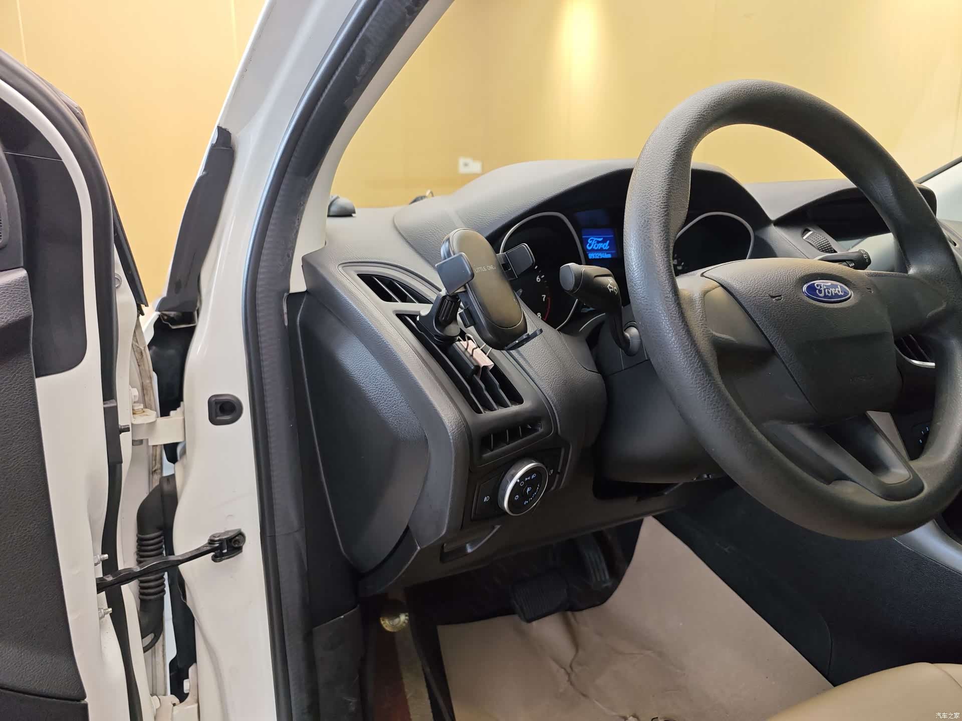 Ford Focus, 2016 12