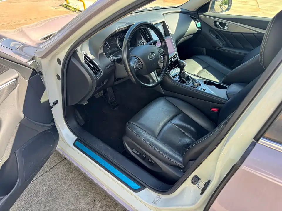 Infiniti Q50L