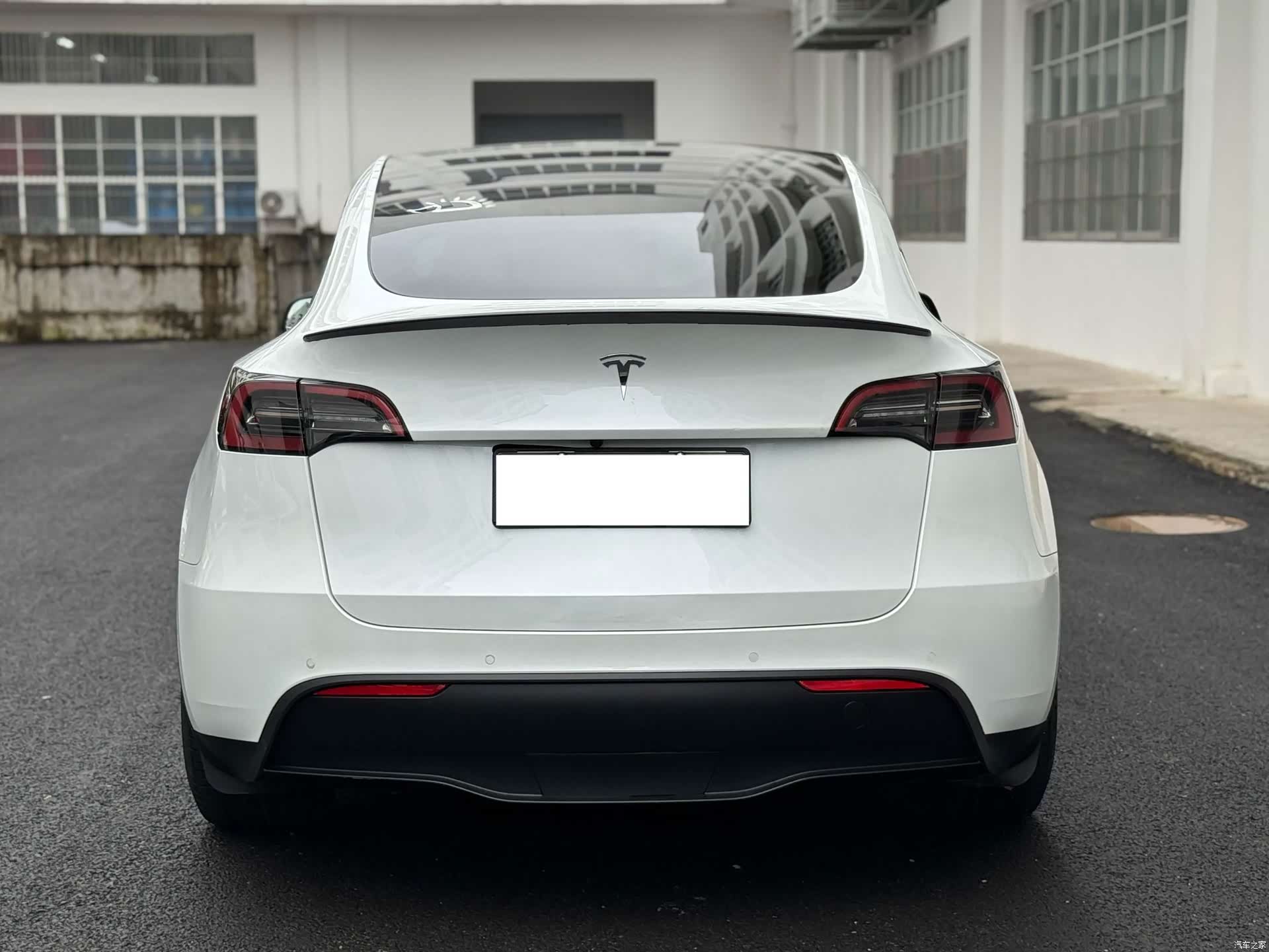 Tesla Model Y, 2023 14