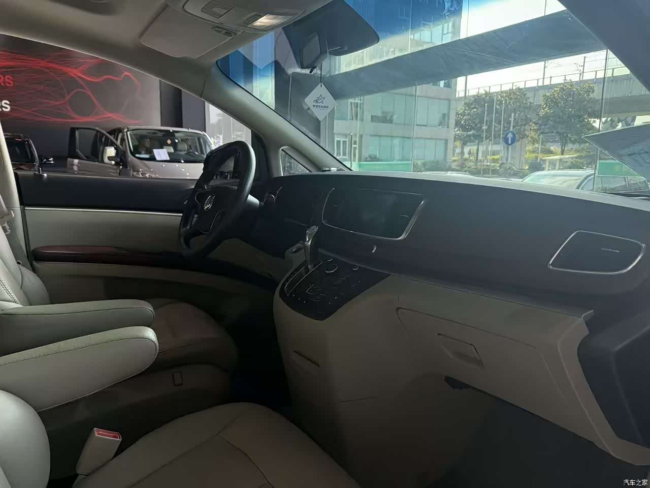 Buick GL8, 2016 10