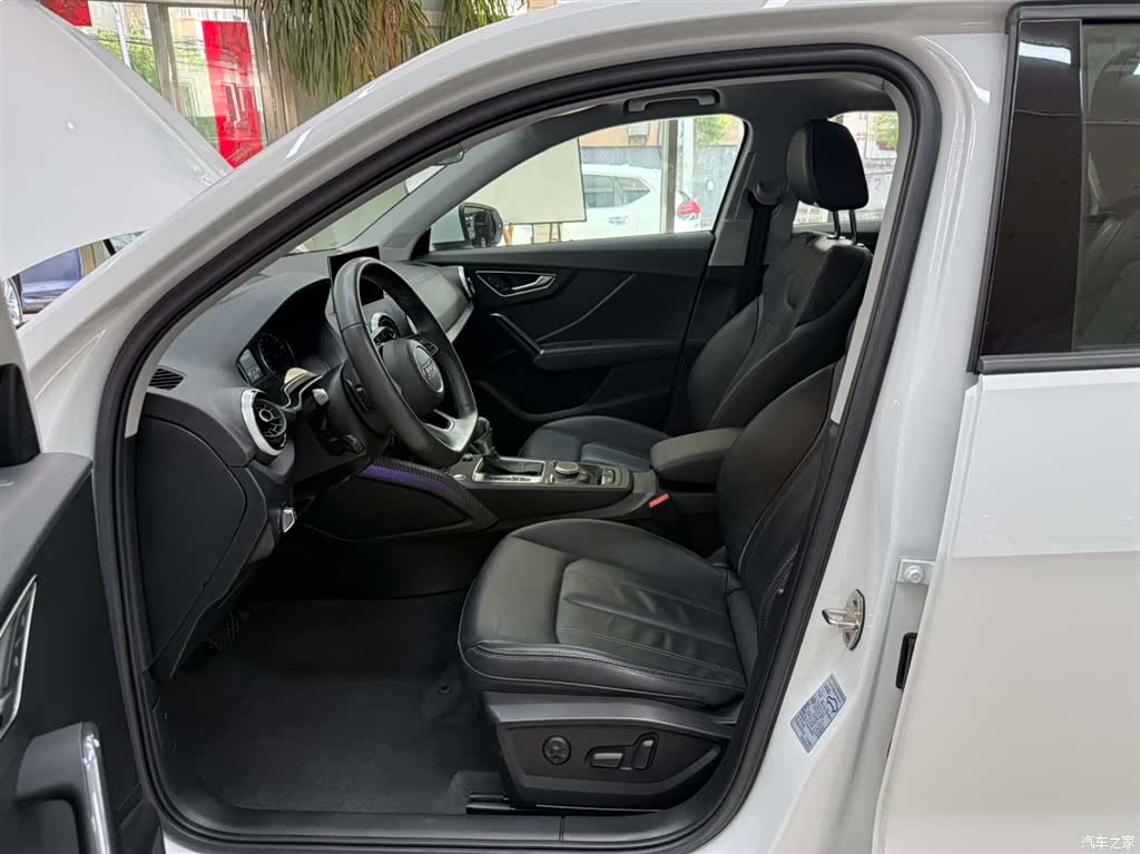 Audi Q2L, 2023 16