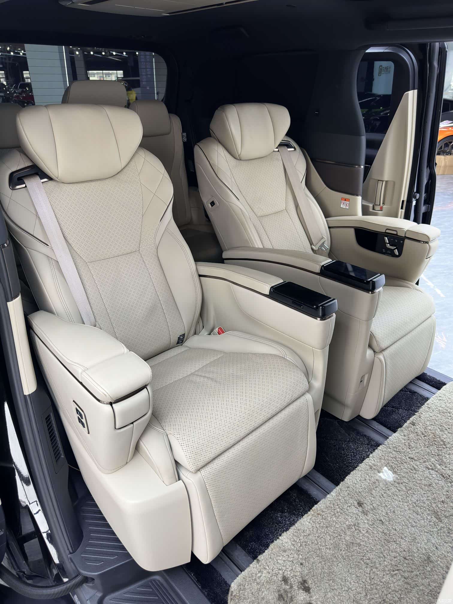 Toyota Alphard, 2024 21