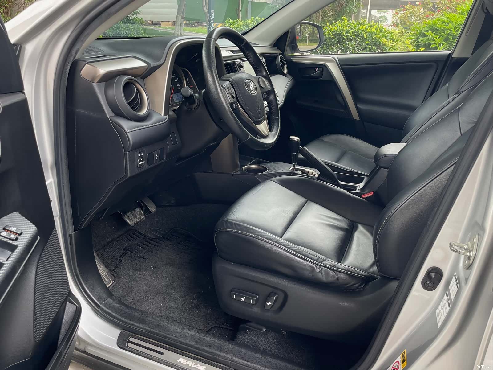 Toyota RAV4, 2014 11