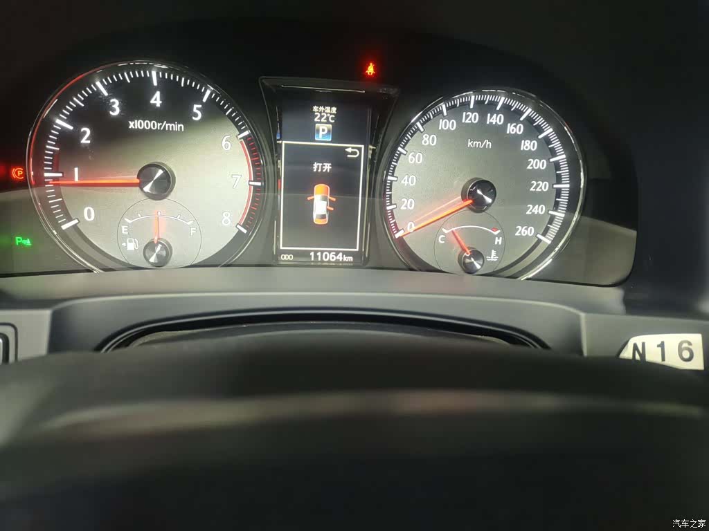 Toyota Crown, 2017 все фото