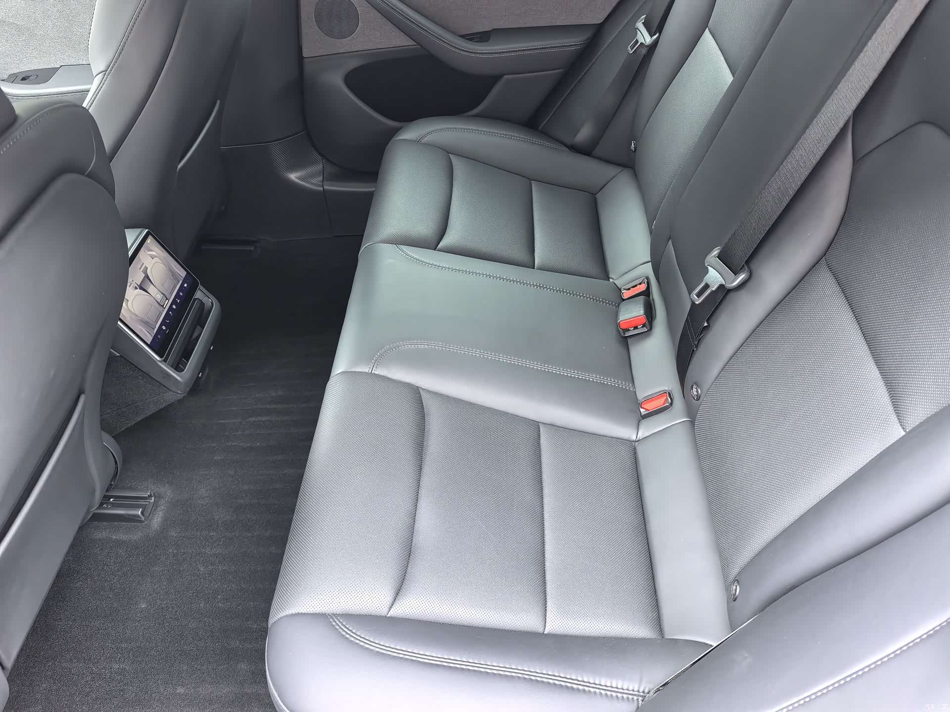 Tesla Model 3, 2024 13