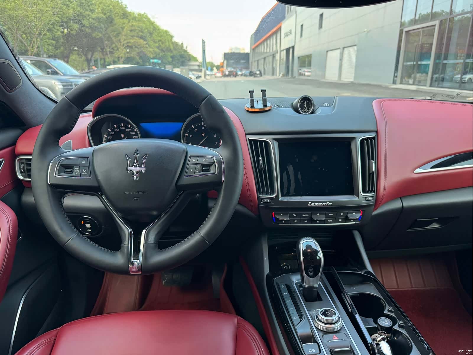 Maserati Levante, 2018 12