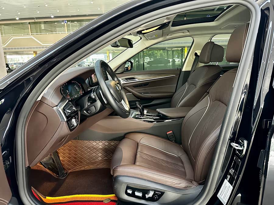 BMW 5 Series 2021, фото 5