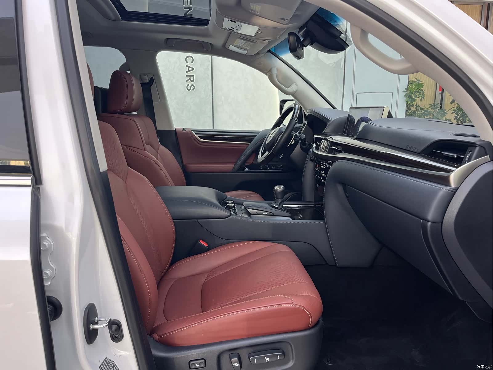 Lexus LX, 2022 13