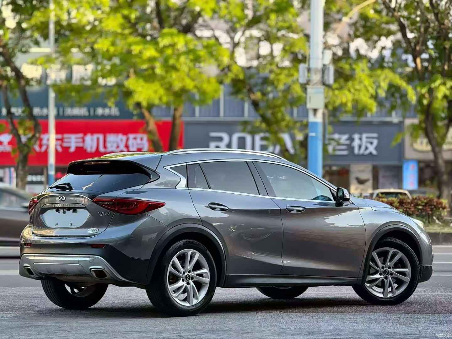 Infiniti QX30, 2018 9