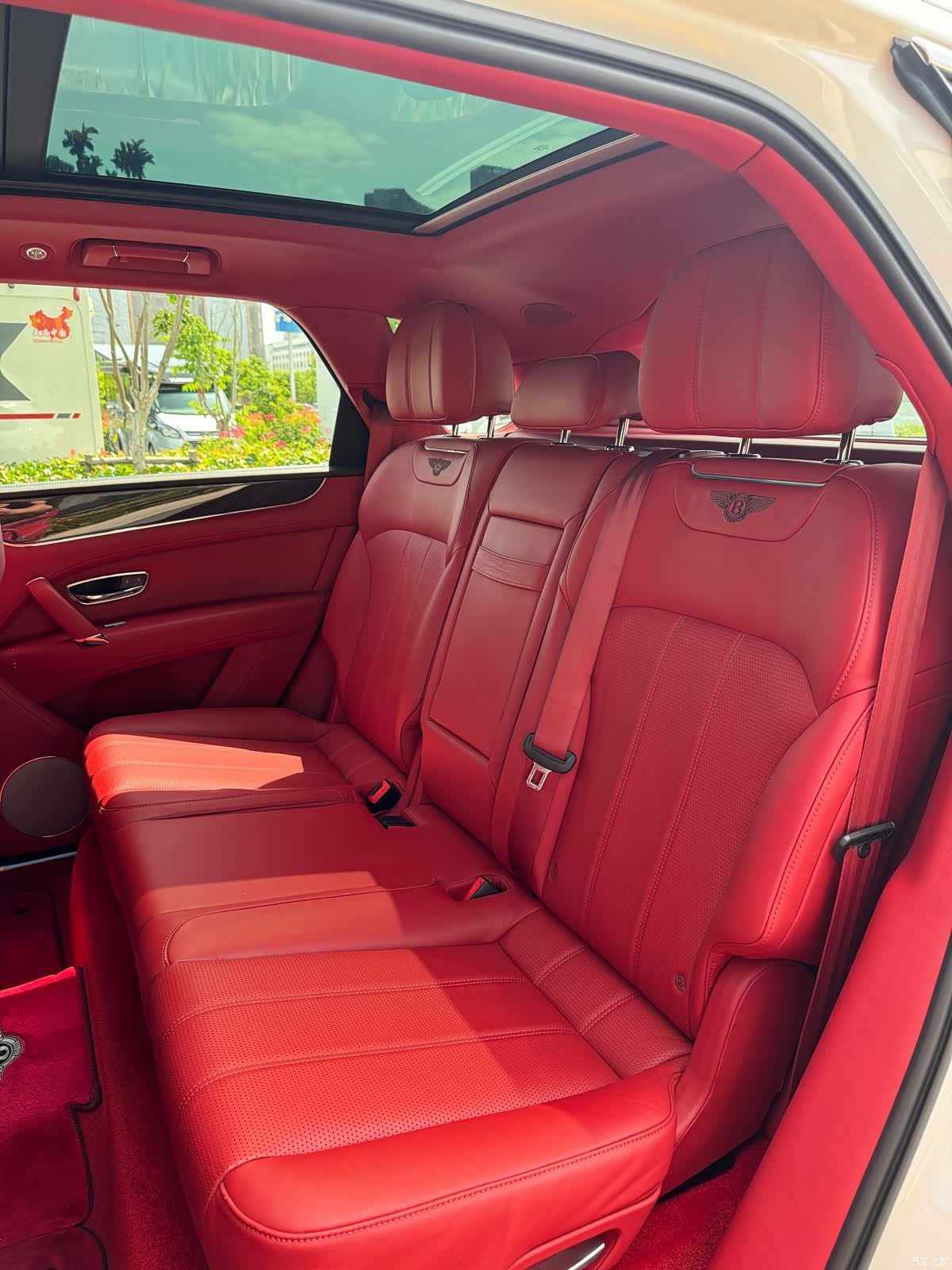Bentley Bentayga, 2018 14