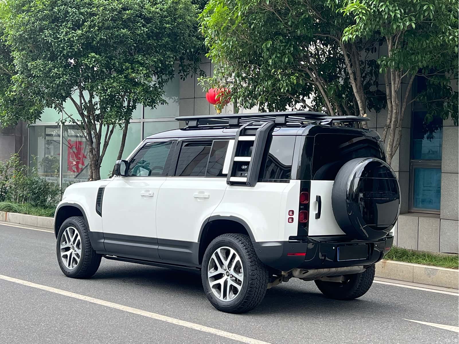 Land Rover Defender, 2020 3