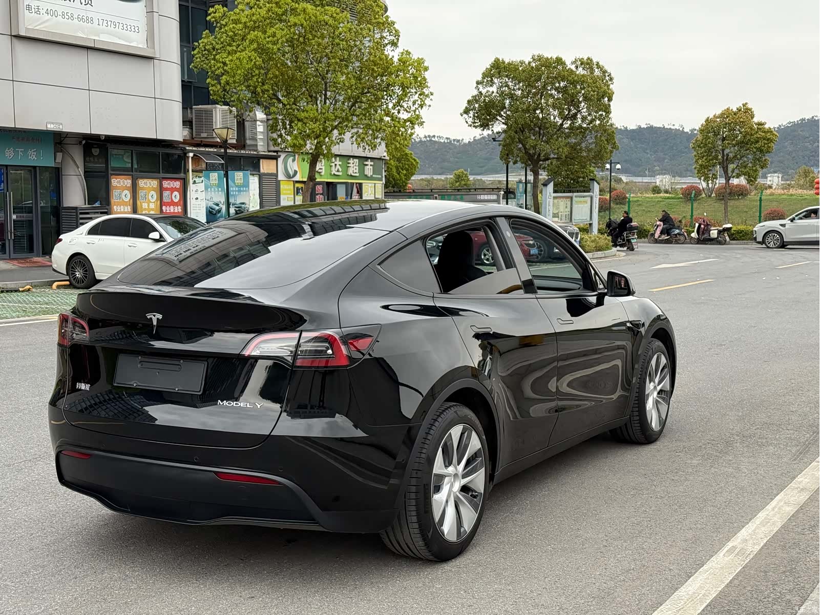 Tesla Model Y, 2023 7