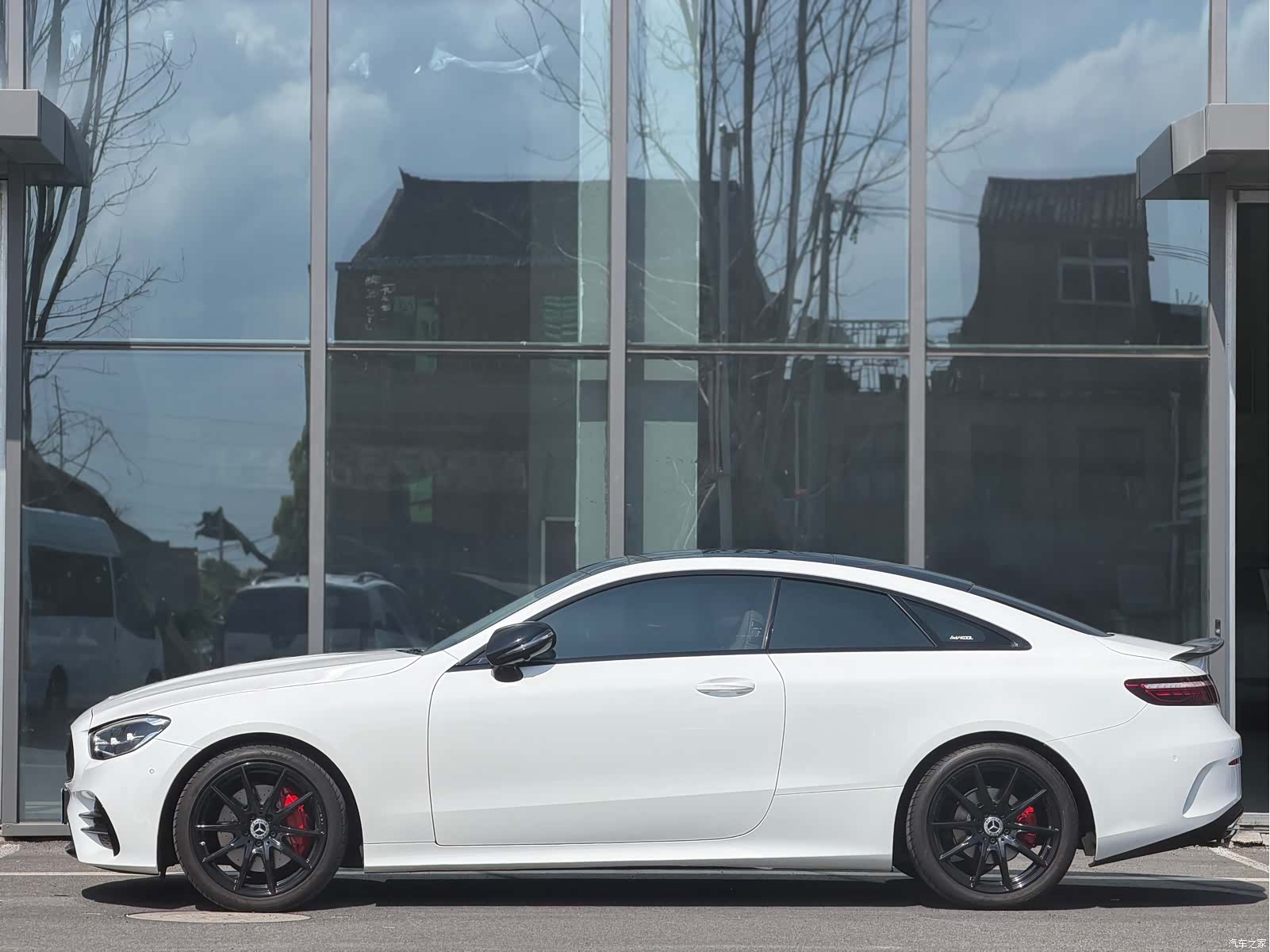 Mercedes-Benz E-Class, 2022 3