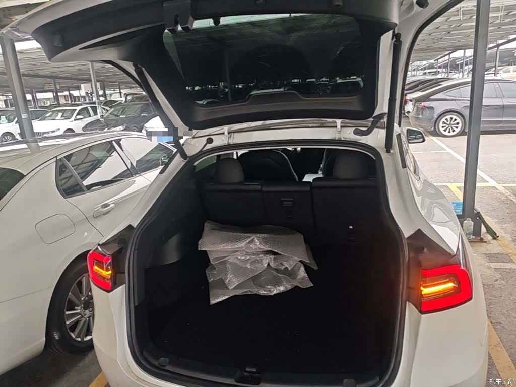 Tesla Model Y, 2023 19