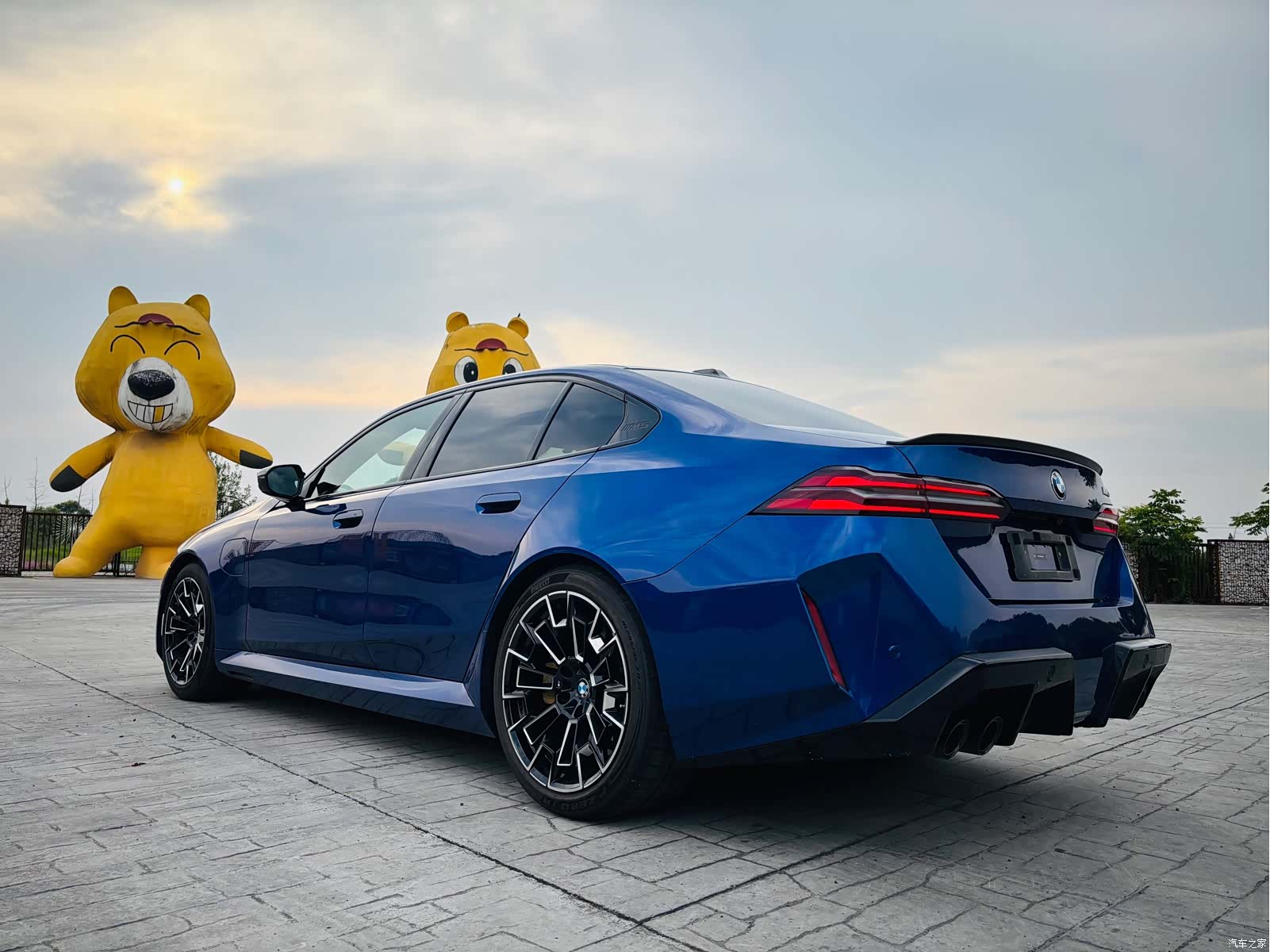 BMW M5, 2026 все фото
