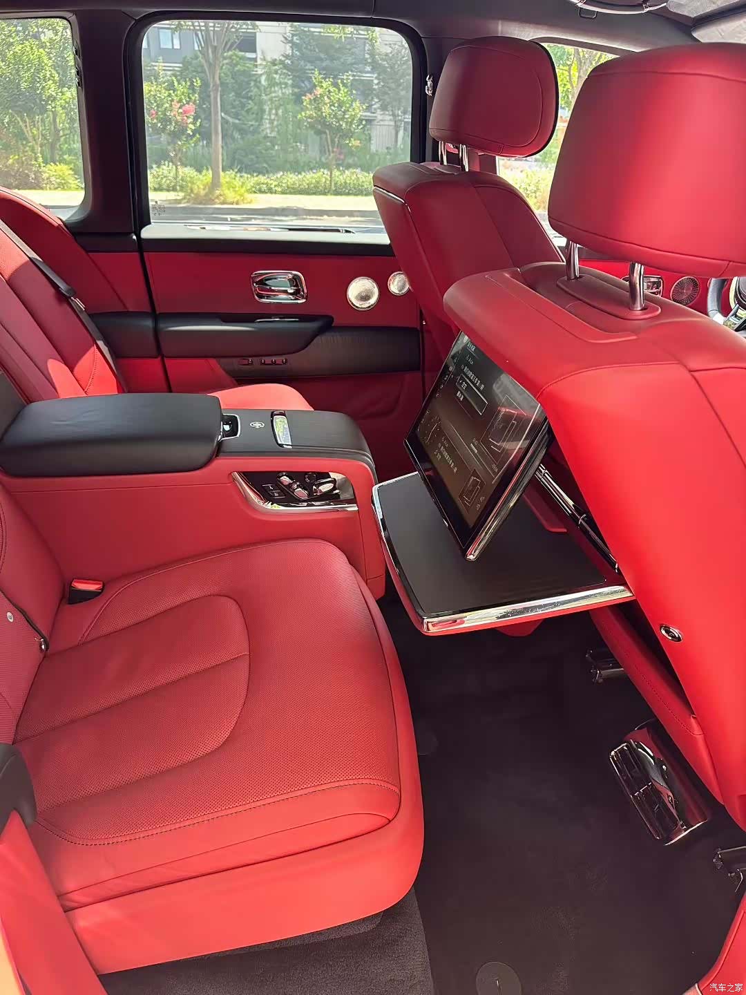 Rolls-Royce Cullinan, 2022 4
