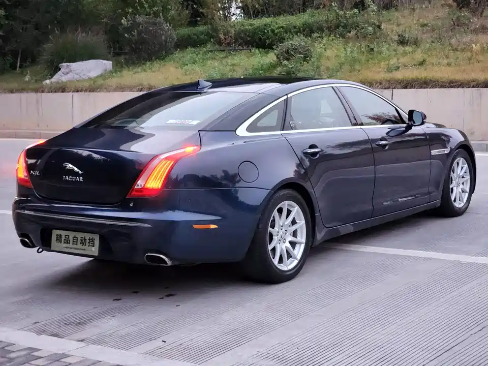 Jaguar XJ