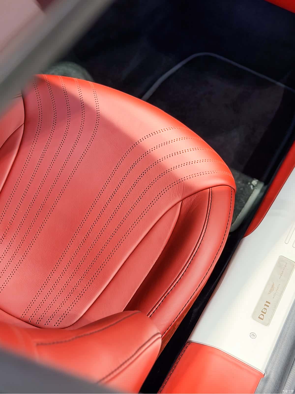 Aston Martin DB11, 2020 17