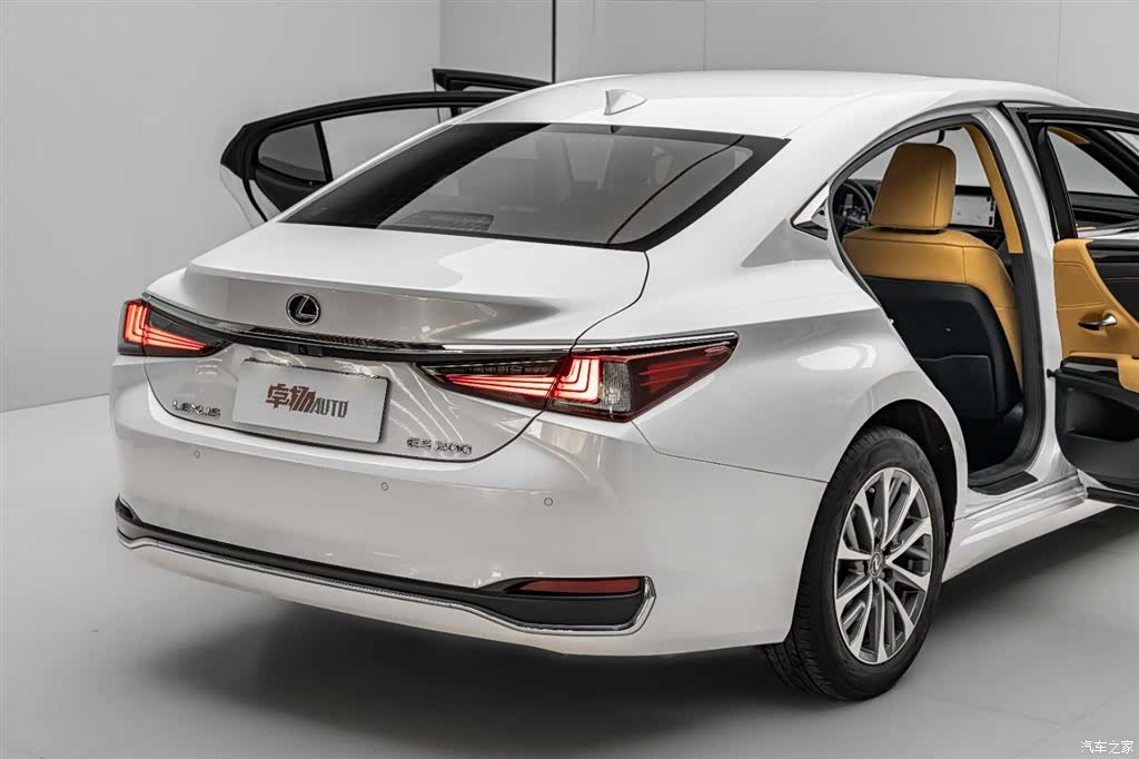 Lexus ES, 2023 38