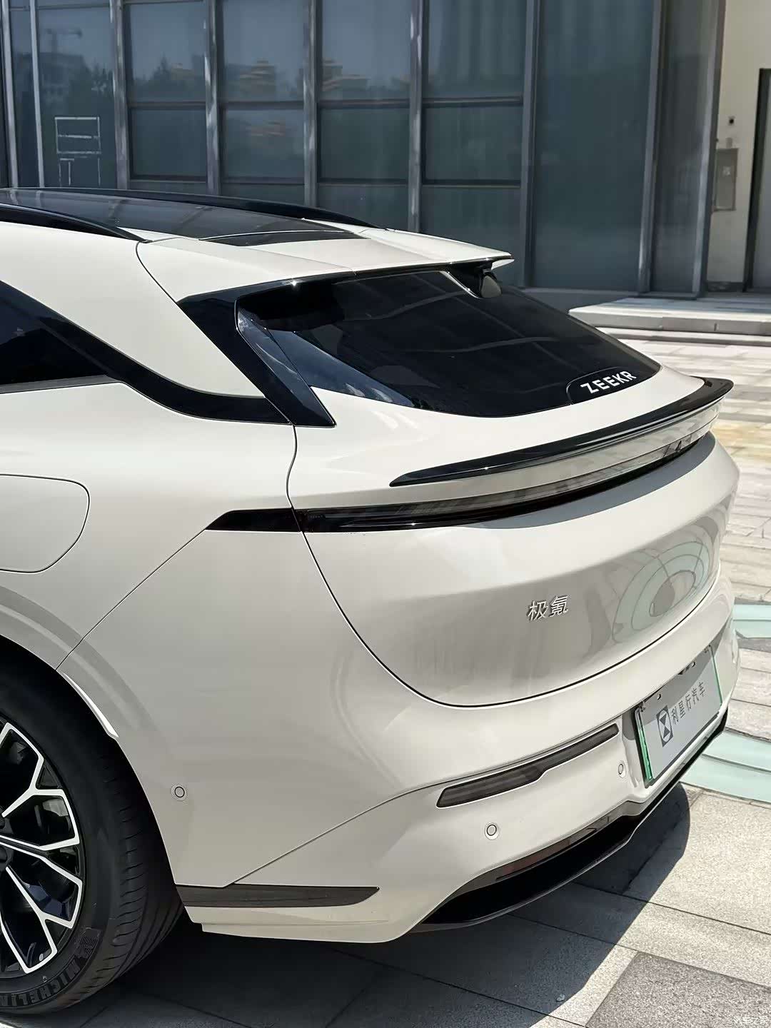 Zeekr 007, 2025 18