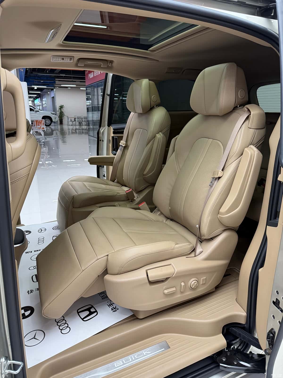 Buick GL8, 2019 11