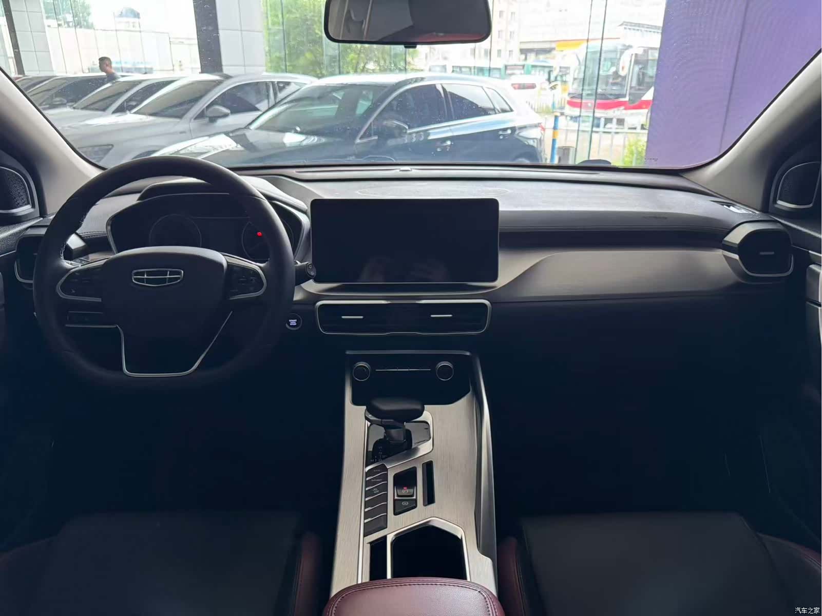 Geely Coolray, 2022 14