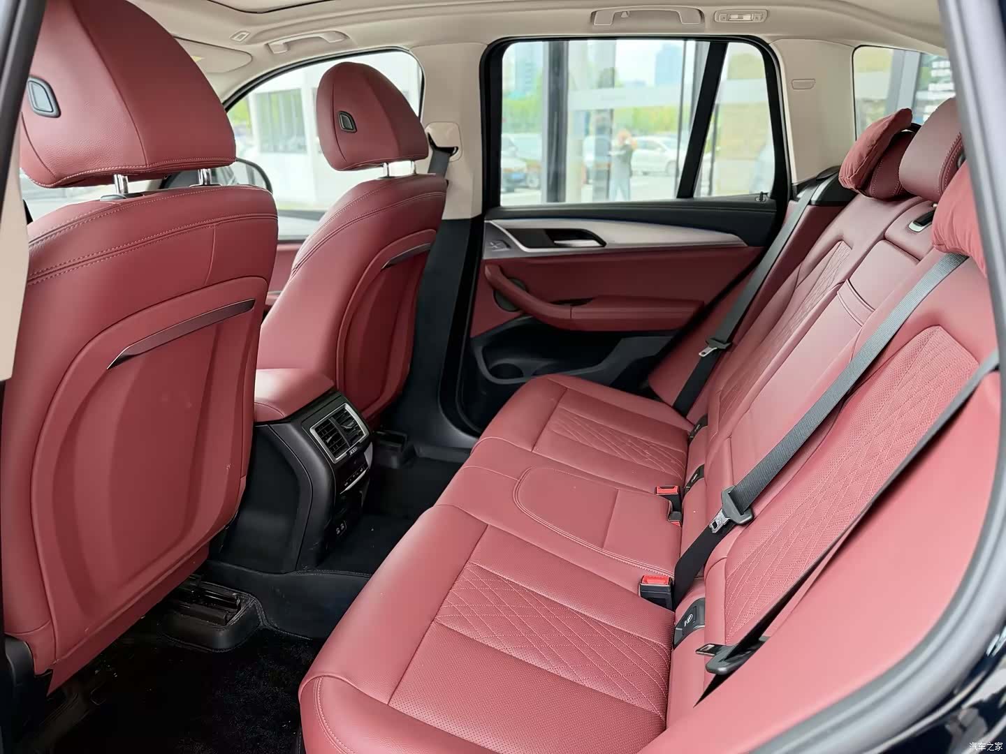 BMW iX3, 2024 9