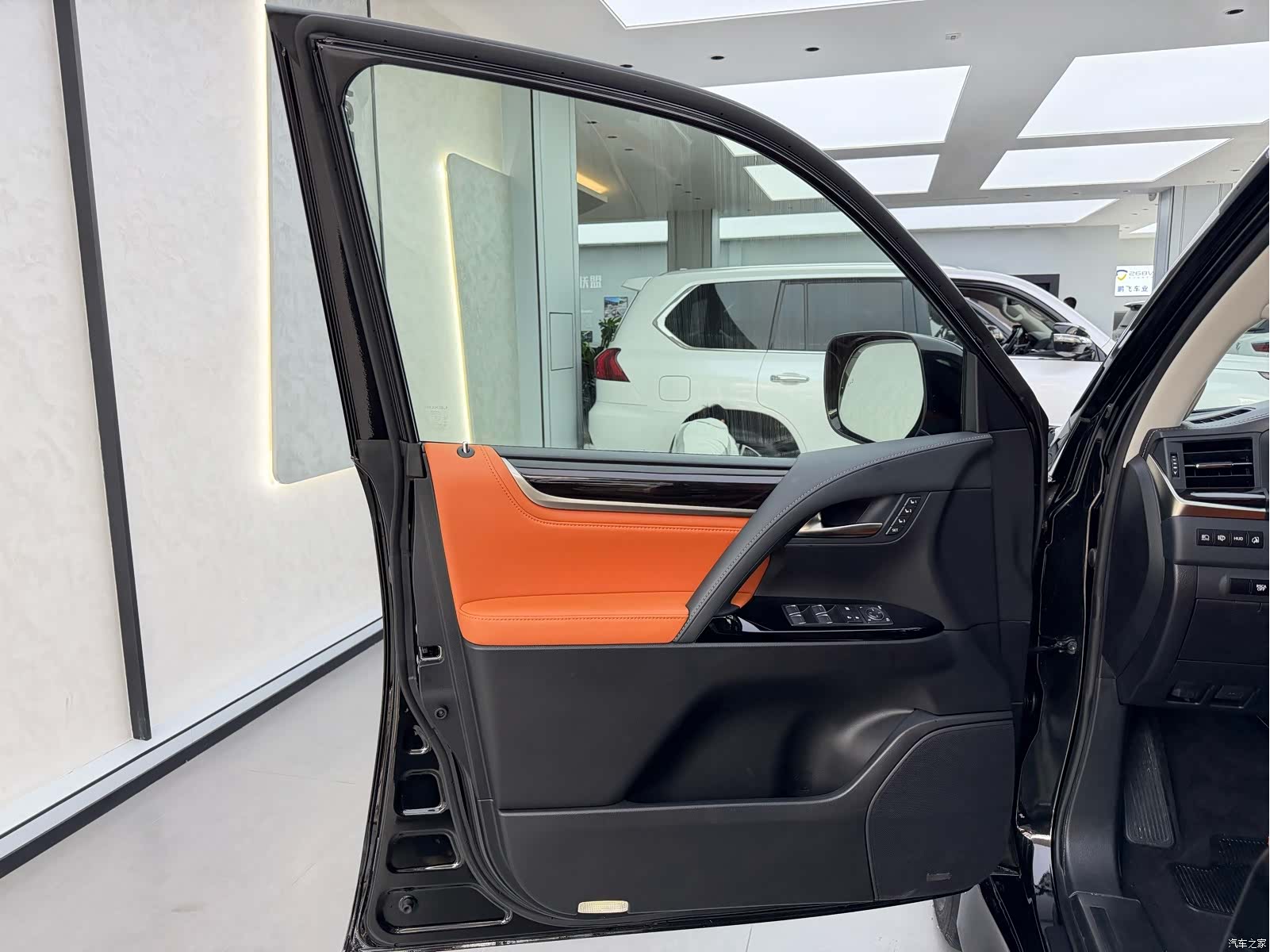 Lexus LX, 2019 11