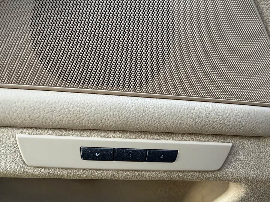 BMW 5 Series 2013, фото 29