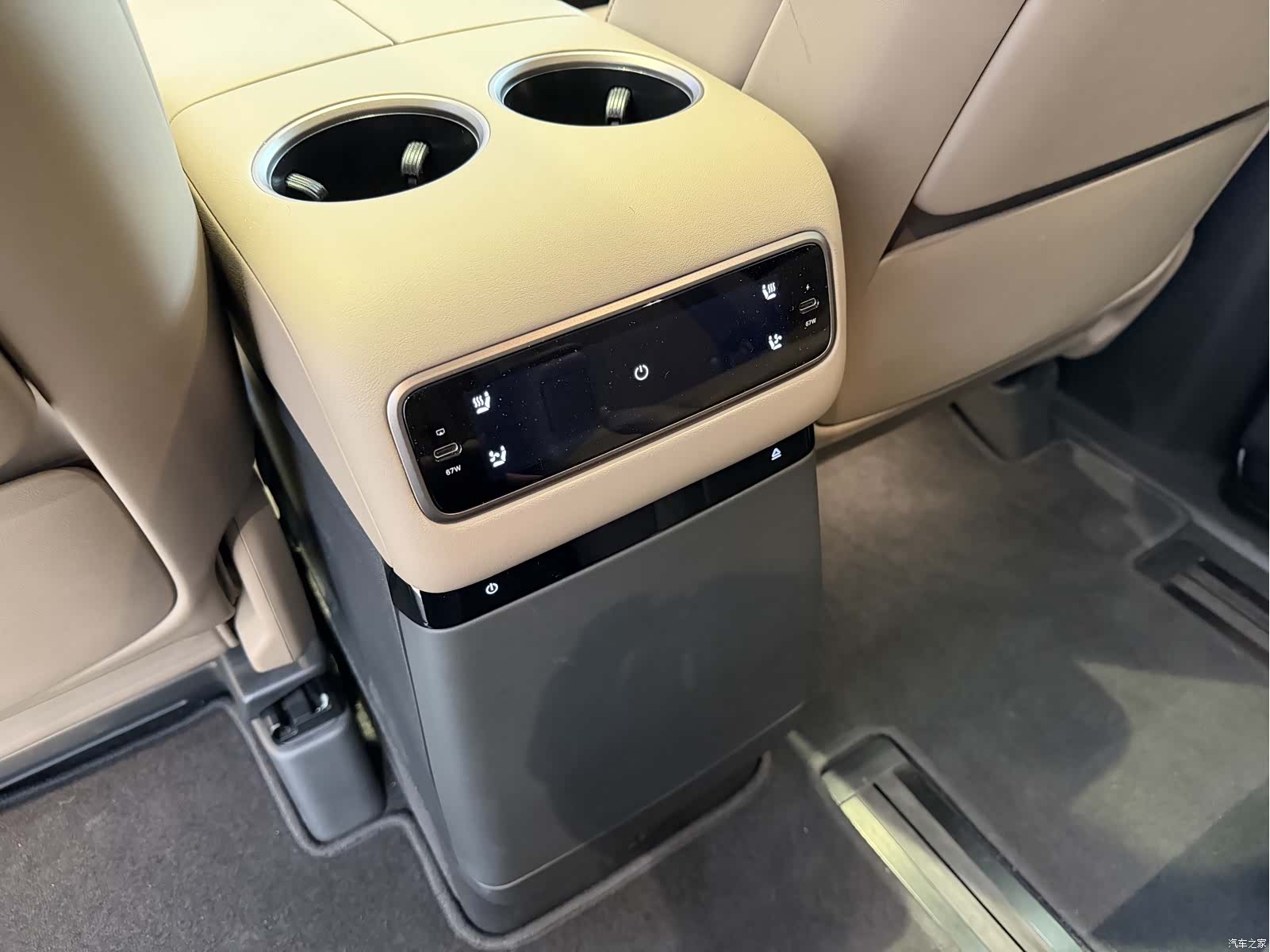 Li Auto MEGA, 2025 9