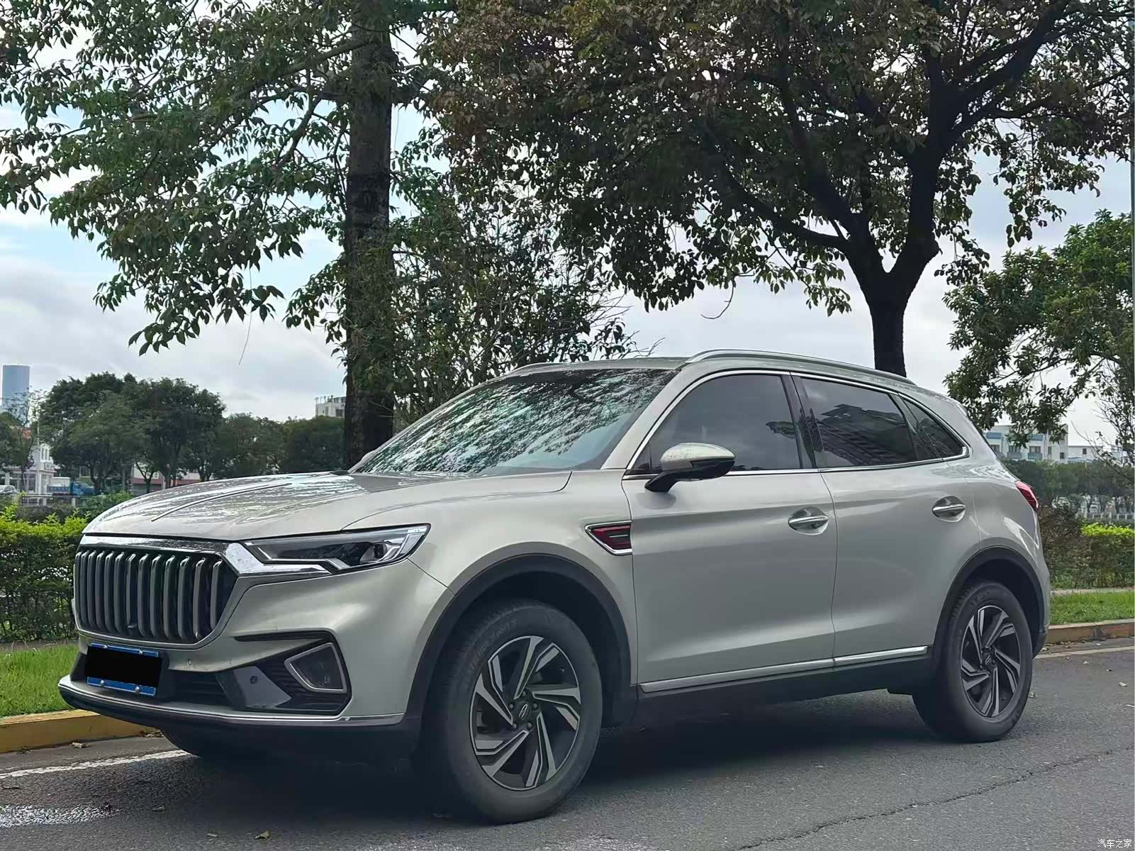 Hongqi HS5, 2022 1