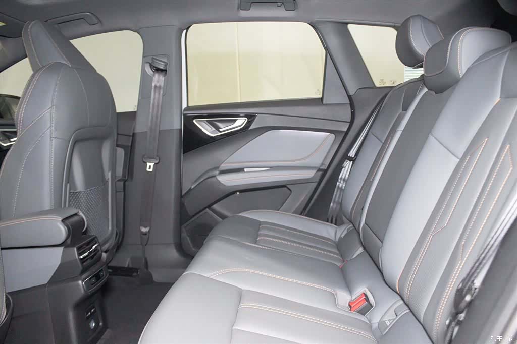 Audi Q4 e-tron, 2025 8