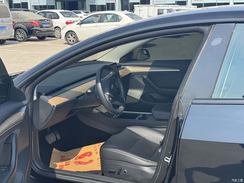 Tesla Model 3, 2023 4