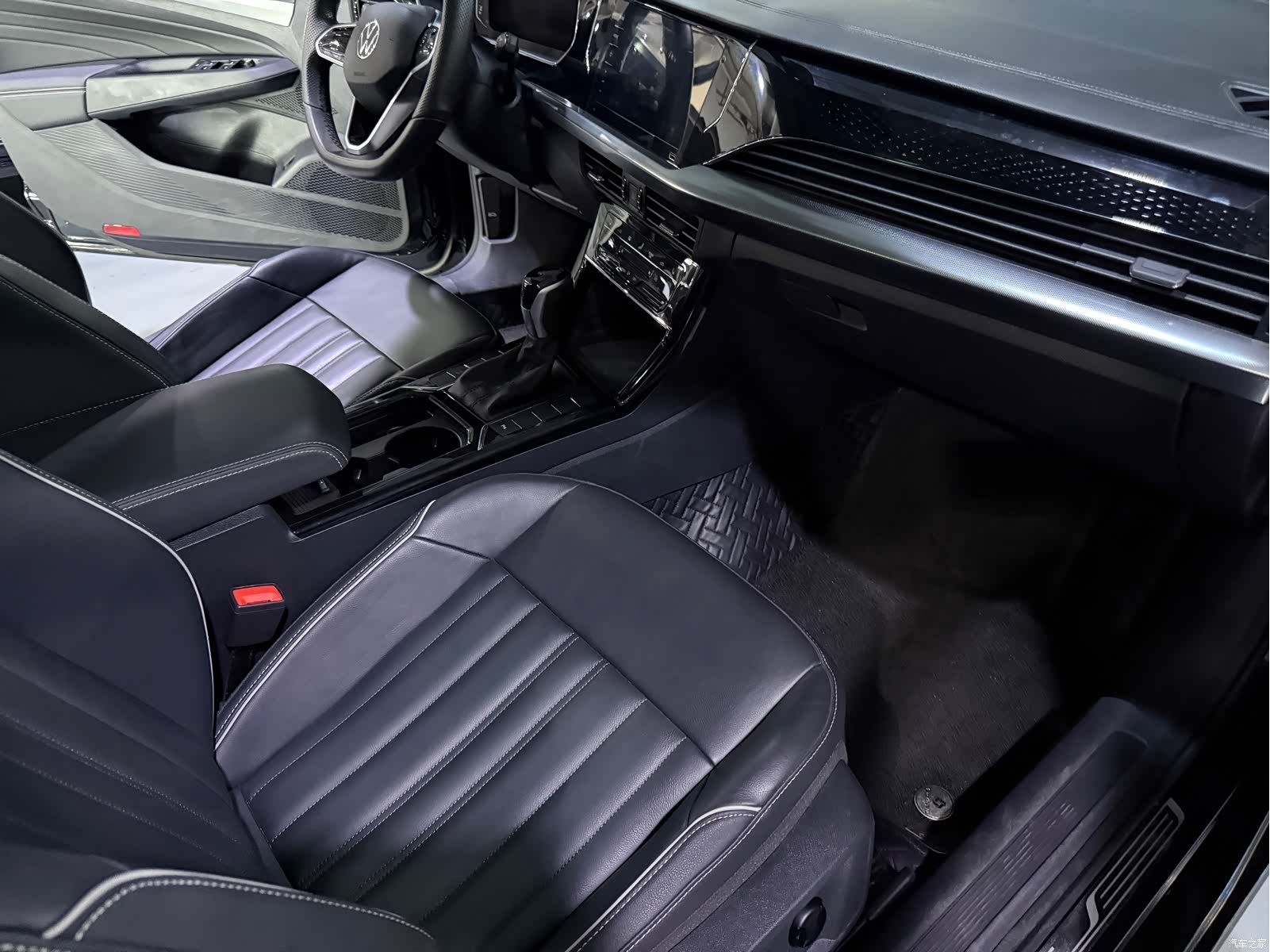 Volkswagen Passat, 2023 12