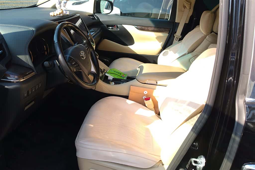 Toyota Vellfire, 2022 9