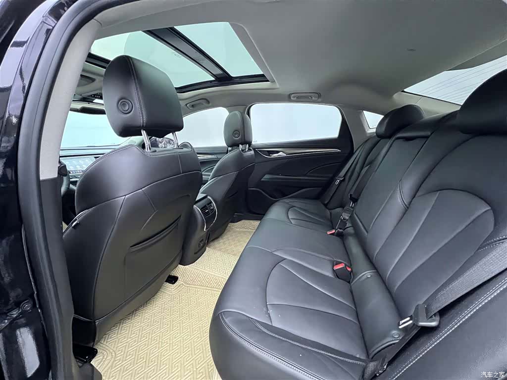 Buick LaCrosse, 2022 22