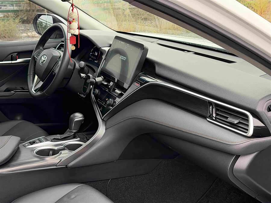 Toyota Camry 2022, фото 12