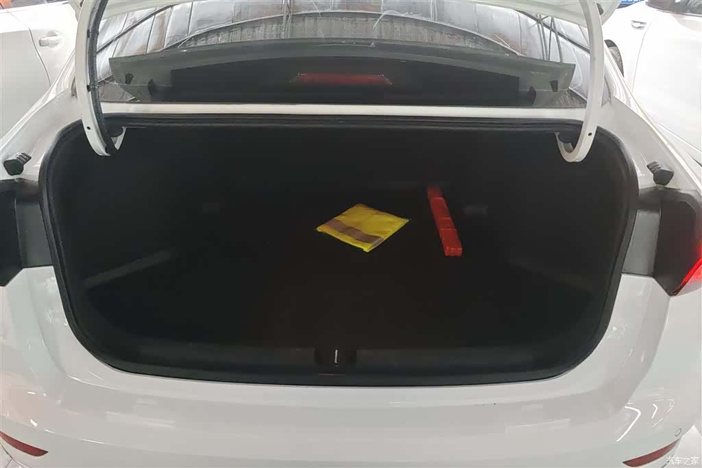 Geely Emgrand, 2023 4